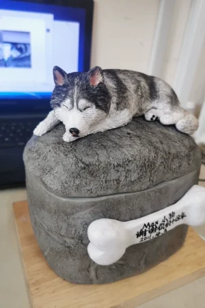Custom Hand-Sculpted Polymer Clay Pet Memorial Ashes Keepsake Urn RTTCGHH-001