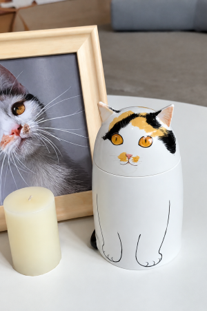 Custom Handcrafted 3D Sculpted Hand-Painted Ceramic Pet Figurine Urn SHTCBLTGHH-003