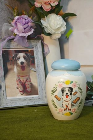 Custom Hand-Painted Ceramic Memorial Pet Urn SHTCGHH-020